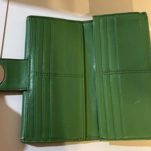 COACH VINTAGE Y2K AVOCADO GREEN LEATHER TURN-LOCK BIFOLD WALLET - Picture 7 of 10
